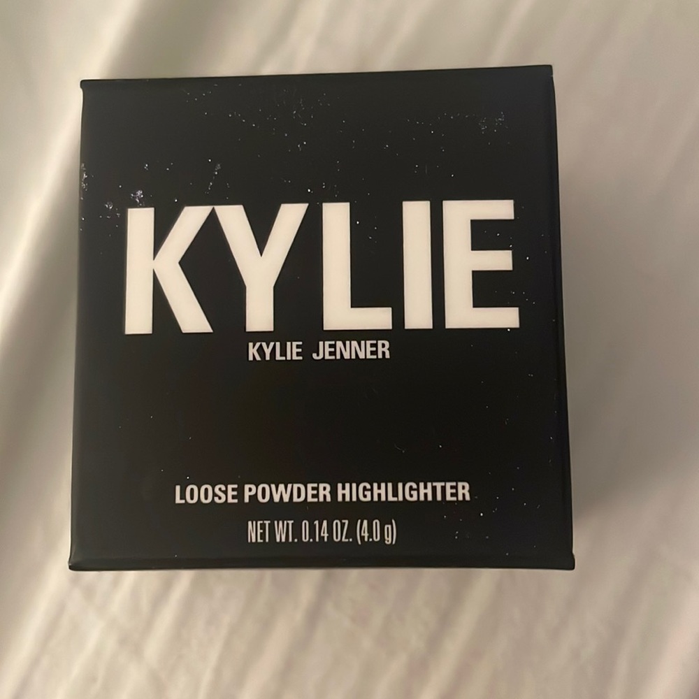 Kylie Loose Powder Highlight- Wisteria